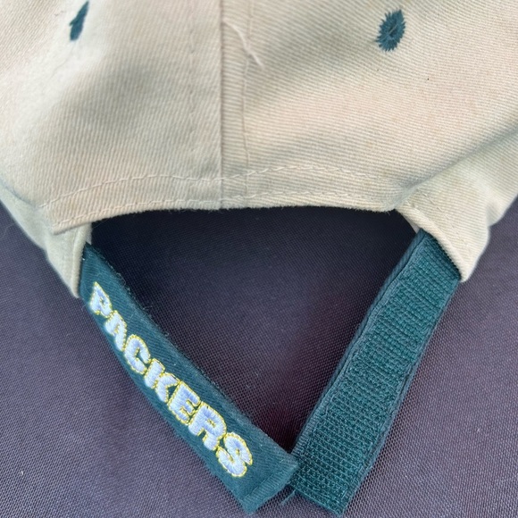 Retro Green Bay Packers Tan and Green Cap - Picture 7 of 7